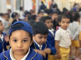 pamplemousses These last few days in our North campuses are the warmest and  sunniest Winter days ever! And so our classrooms are extending into the  yard to make the most of it.