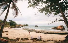 Pantai laguna helau berjarak kurang lebih 30 km dari pelabuhan bakauheni. 11 Wisata Pantai Di Kalianda Lampung Selatan Yang Memikat Hati Tempat Wisata Lampung