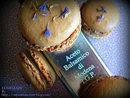Macaron A L Aceto Balsamico Di Modena Pierre Herme Depuis Fevrier 2015 Cupcak E Ista Est Devenu Caketelling Macaron Recette De Ganache Macaron Chocolat Blanc