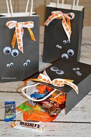Diy Halloween Treat Bags And A Halloween Candy Cookie Bars Recipe Diy Halloween Treats Halloween Treat Bags Diy Halloween Treat Bags
