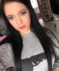 Urlebird is not associated with official tiktok. Noch Vier Kilo Anne Wunsche Schiebt Immer Noch Figur Frust Darstellerin Figur Hubsche Madchen