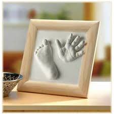 Basteln Mit Gips Gipsabdrucke Gipsbinden Gipsfiguren Und Skulpturen Aus Gips Bei Heimwerker De Gips Basteln Gipsbinden Baby Diy