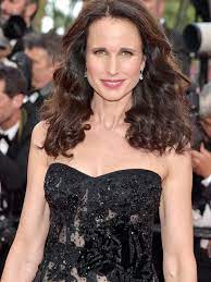 Andie macdowell is calling herself a silver fox after letting her gray hair grow out while in quarantine. Andie Macdowell Catching Up With Former Asheville Resident
