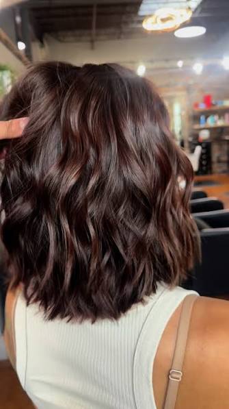 Bouncy velvety bob!!!! Tis the season! 🧡#brunettebob#rapidcityhairstylist#brunettegirl👑
