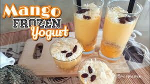 Jadinya, semua orang bisa bikin es krim sendiri dengan resep resep es krim strawberry yoghurt. Resep Cara Membuat Mango Frozen Yogurt Yogurt Mangga Ala Rumahan Minuman Musim Mangga Youtube