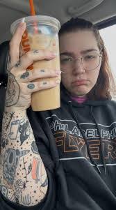 Jami Hays's Instagram, Twitter & Facebook