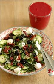Du Croquant Cru Salade De Courgette Mozzarella Tomate Confite Olive Noire Basilic A L Huile De Chanv Salade Courgette Salade De Courgettes Crues Cuisine