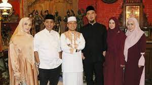 Kumpulan biodata ustadz, profil ustadz, biografi ustadz, tokoh agama, habib, kyai, riwayat hidup, kisah hidup, karier, gaya ceramah, tausiyah, kiyai biodata ustadz: Ustaz Das Ad Latif Mengaku Kagumi Ahmad Dhani