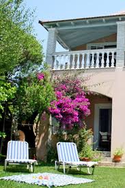 Idyllisches Ferienhaus Direkt Am Strand Von Skidi Auf Der Insel Korfu Der Riesige Garten Ist Perfekt Fur Einen In Ferienhaus Direkt Am Strand Ferienhaus Korfu