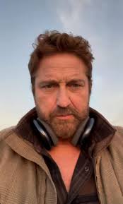 If you still love me say hello to me now ❤️