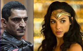 گل گدوت (gal gadot) گل گدوت مدل و بازیگر اسرائیلی 34 ساله است. Ø§Ù„Ù…Ù…Ø«Ù„ Ø§Ù„Ù…ØµØ±ÙŠ Ø¹Ù…Ø±Ùˆ ÙˆØ§ÙƒØ¯ ÙŠØ´Ø§Ø±Ùƒ ÙÙ‰ ÙÙŠÙ„Ù… Wonder Woman 1984 Ùˆ Ø¨Ø·Ù„Ø© Ø§Ù„ÙÙŠÙ„Ù… ÙƒØ§Ù†Øª Ù…Ø¬Ù†Ø¯Ø© Ø¨Ø§Ù„Ø¬ÙŠØ´ Ø§Ù„Ø¥Ø³Ø±Ø§Ø¦ÙŠÙ„ÙŠ