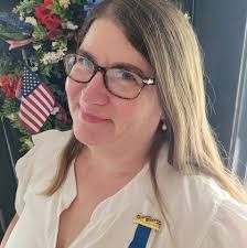 Elizabeth Ohmann's Instagram, Twitter & Facebook