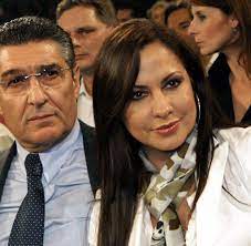 His subsequent activity as a manager led him via bremen to fc schalke 04 and in the meantime to the second division vfb oldenburg. Nach Der Trennung Assauer Und Thomalla Prugeln Sich Auf Sylt Welt