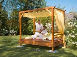 This post was a collaboration with furniture medic. Himmelbett Im Garten Outdoor Canopy Bed Diy Outdoor Furniture Outdoor Daybed