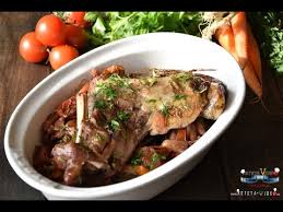 Pentru frăgezire puteţi pregăti o marinadă în care să o ţineţi peste noapte. Friptura De Ied Sau Miel La Cuptor Youtube