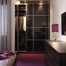 Una soluzione innovativa che sposa l'eleganza visiva delle ante perfettamente allineate con l'esigenza di un prodotto altamente performante. Ante Scorrevoli Ikea