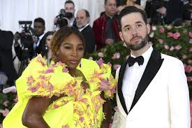 Enfin, serena williams et son compagnon alexis ohanian pourront profiter pleinement de leur mariage puisqu'une babysitter sera présente tout au serena et grigor dimitrov ont eu une aventure ensemble mais elle a été d'une courte durée. Serena Williams Devoile Un Emouvant Cliche Pour Les Deux Ans De Sa Fille