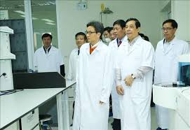 Quan điểm này được phó thủ tướng vũ đức đam nói tại cuộc họp trực tuyến thường kỳ hàng tháng của chính phủ về kinh tế. Pho Thá»§ TÆ°á»›ng VÅ© Ä'á»©c Ä'am Chá»§ Tri Há»p Kháº©n Phong Chá»'ng Dá»‹ch Bá»‡nh Viem Ä'Æ°á»ng Ho Háº¥p Cáº¥p Ncov Bao Quáº£ng Binh Ä'iá»‡n Tá»­
