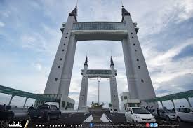 Scenes around drawbridge at night. Restoran Mewah Kafe Di Atas Jambatan Angkat Operasi Januari Ini Terengganu 11