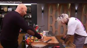 Qué dijo su mánager luego de su sugerente posteo en las redes sociales. Acusan A Alex Caniggia De Usar Un Celular Y Romper Las Reglas En Masterchef Celebrity 2 Da La Nota