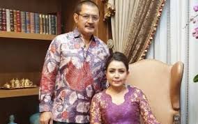 Kedua keluarga cendana itu, yakni bambang trihatmodjo dan tommy soeharto. Cicit Soeharto Menikah Mayangsari Sumringah Kumpul Keluarga Cendana