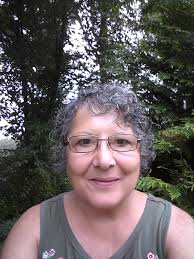 Eva Caron's Instagram, Twitter & Facebook