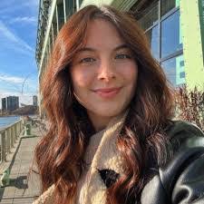 Louise Burman's Instagram, Twitter & Facebook