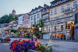 Dazu gibts livemusik, einen festumzug durch die gassen der innenstadt und zum abschluss ein großes feuerwerk. Impressions Hotel Karl Noss Cochem Mosel