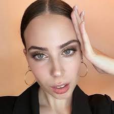 Iris Lozano (@irislozano_)