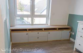 sitzbank mit stauraum vor fensterbank bauen ein ikea hack sitzbank mit stauraum sitzbank mobelideen
