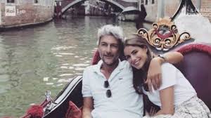 Părinții săi se numesc mariangela și pilade farnesi. Roberto Farnesi Grandi Novita Con La Fidanzata Lucya Sorprese In Arrivo