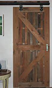 Como hacer un sofá con palets fácil. 8 Puertas Espectaculares Hechas Con Madera De Palet I Love Palets Interior Sliding Barn Doors Diy Barn Door Cheap Diy Interior Sliding Barn Door