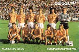 Nederland tegen ierland 1 van basten, rijkaard, r. Oldfootballphotos On Twitter Netherlands 1988 Vanbasten Ronaldkoeman Rijkaard Vantiggelen Gullit Vanbreukelen Vanaerle Muhren Wouters Vanenburg Erwinkoeman Https T Co Lkg3knfrkm