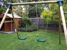 Ein Schaukelgestell Mit Zwei Sitzen Metallteile Zur Sicherheit Der Kinder Swing Large Yard Porch Swing