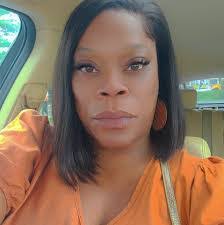 Tina Marshall's Instagram, Twitter & Facebook