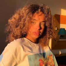Changing your look becomes more beautiful with variety of modern hair styles and colours. 25 Likes Tumblr Home Decor Home Ideas Decor Living Room Kitchen Cute Comfy Romance Pretty People Beauty Curly Hair Styles