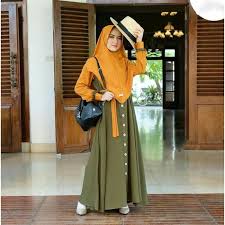 Kalau anda memiliki baju warna hijau tentara ini di lemari dan bingung mau memadankannya dengan hijab warna apa selain hitam, berikut ini inspirasi padu padan hijab. Baju Hijau Army Cocok Dengan Jilbab Warna Apa