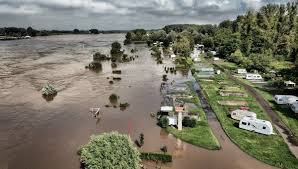 Hilfe bei neustart nach überschwemmung hochwassereinsatz 2002 an der elbe: Uhyc 9idrpevem