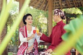 Secara administratif, cemoro sewu sudah masuk kabupaten magetang, jawa timur. Prewedding Jawa Romantis Unik 17 Foto Prewed Adat Jawa Outdoor Indoor D Omah Jogja Nesa Eko Fotografer Pernikahan Prewedding Wedding Photographer Jogja Yogyakarta Indonesia