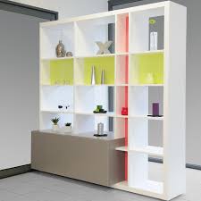 Dans votre entrée ou dans votre bureau, ce meuble wolof apportera un vrai plus à votre ambiance grâce à son look raffiné. Bibliotheque Separation De Piece Dressing Concept