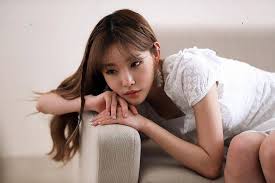 The korean music industry is on alert as a growing number of singers have tested positive for the coronavirus amid an ongoing fourth wave of . Covid 19 K Pop Singer Chungha Quarantines Herself After Staff Diagnosed With Virus The Star