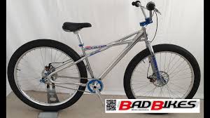 Auch im täglichen gebrauch sind rucksäcke und umhängetaschen auf dem bike eher hindernis als hilfe: Se Bikes Monster Quad 29r Landing Gear Bmx Bike 2019 Youtube