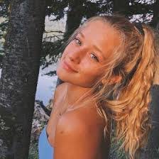 Kayla Lyle's Instagram, Twitter & Facebook