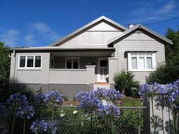 A home in regional nsw looks straight out of the hamptons with the help of a new lick of paint. Heritage Colour Made Simple Inspirations Paint Bungalow Exterior White Exterior Paint Exterior Paint Colors For House
