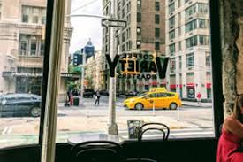 Variety's a great place to go in the neighborhood to pick up a bag of one of stumptown's single origin coffees for filter brew and scurry along home. Las Mejores 20 Cafeterias De Nueva York