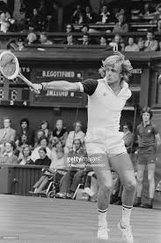 Encuentra fotos de stock perfectas e imágenes editoriales de noticias sobre john lloyd tennis en getty images. English Tennis Player John Lloyd Pictured In Action During His Match With Brian Gottfried At Wimbledon Lawn Tennis Tennis Players Tennis Photos Vintage Tennis
