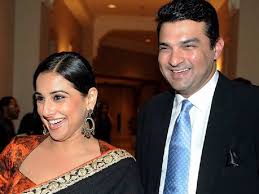 Siddharth Roy Kapur To Vidya Balan Siddharth separated from his second wife in 2008 and the divorce came through in the end of the happiness at their wedding is evident on siddharth and vidya's face. siddharth roy kapur to vidya balan