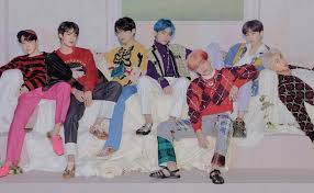 Prestasi yang mereka capai hingga kancah internasional membuat siapapun bangga, tak terkecuali para penggemarnya yaitu army. This Is What Makes Every Bts Member Very Happy