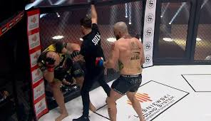 W 2001 zadebiutował w boksie zawodowym. Hufq5iqj01q09m