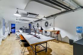 Voici quelques conseils pour choisir des couleurs adaptées à la configuration de votre espace. Quelle Couleur De Peinture Choisir Pour Ses Bureaux Professionnels